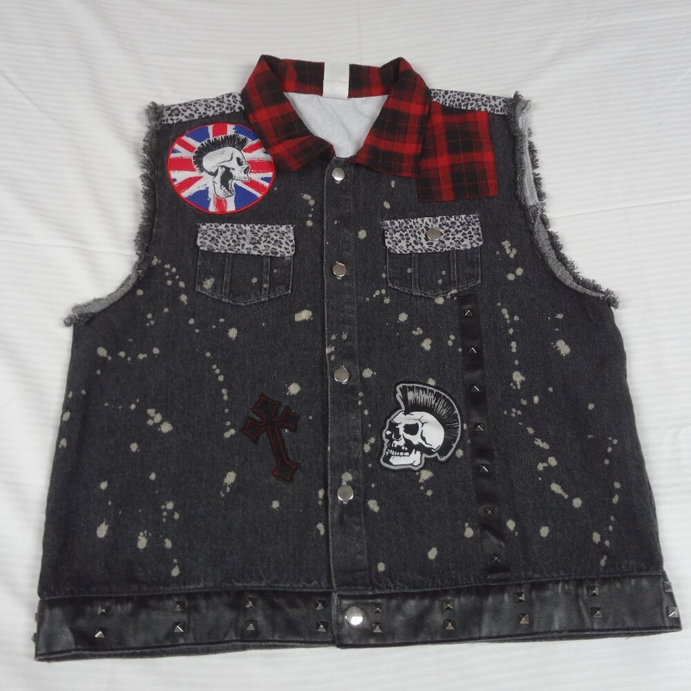 SPIRIT Halloween Punk Rock Vest S M Grunge Plaid Patches Metal goth 90 K992